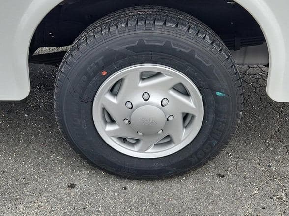 2025 Ford E350 SD image 4