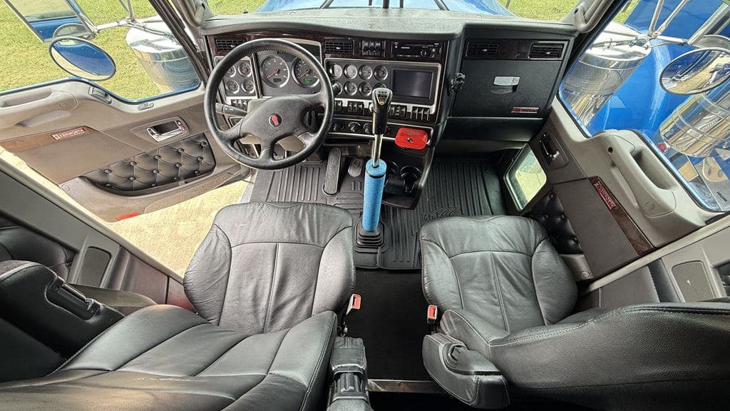 Used 2023 KENWORTH W900L image 17