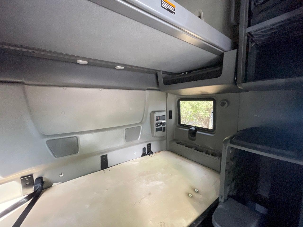 2019 International LT625 image 24