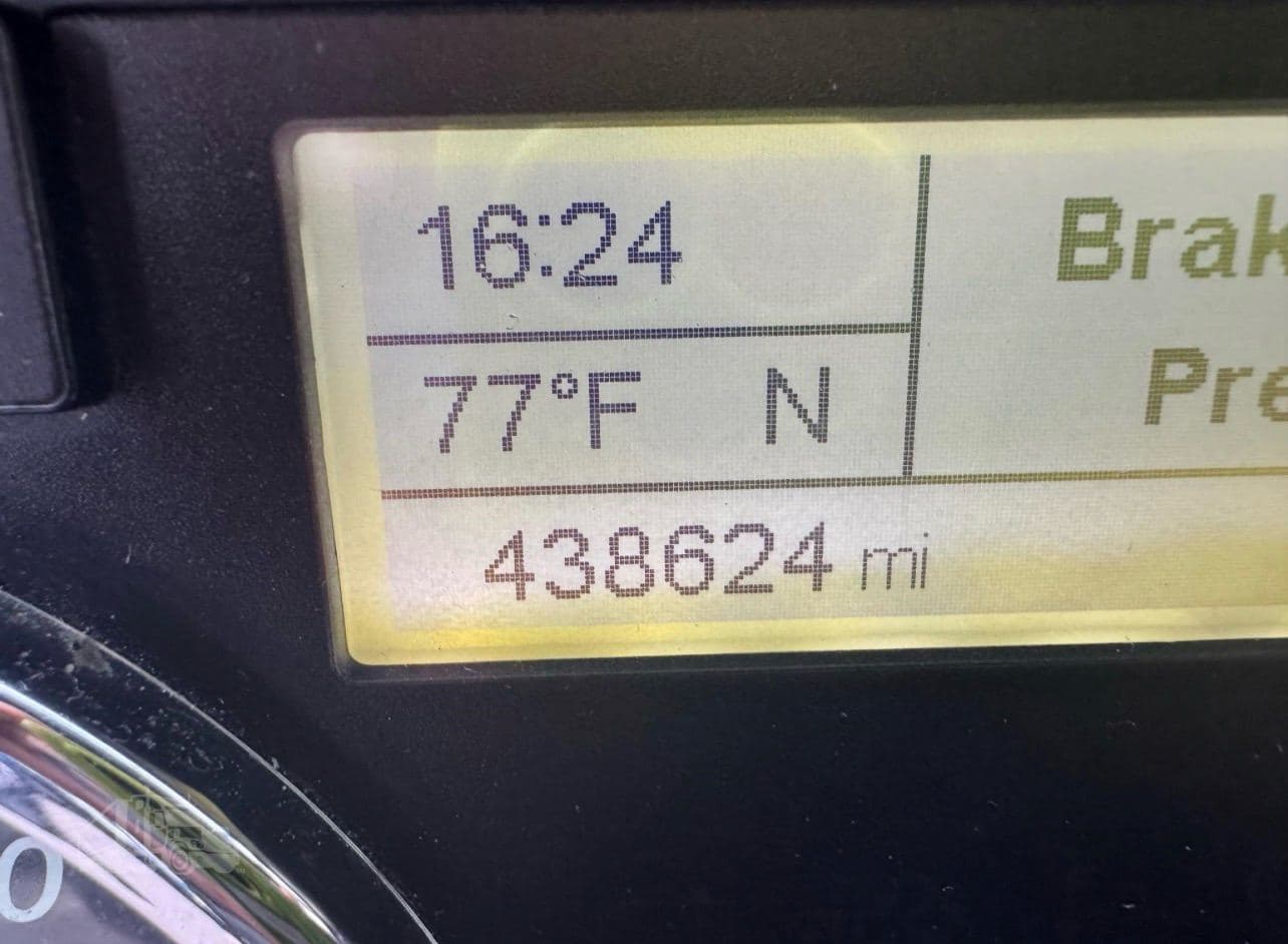 2017 Freightliner Cascadia 125 image 16