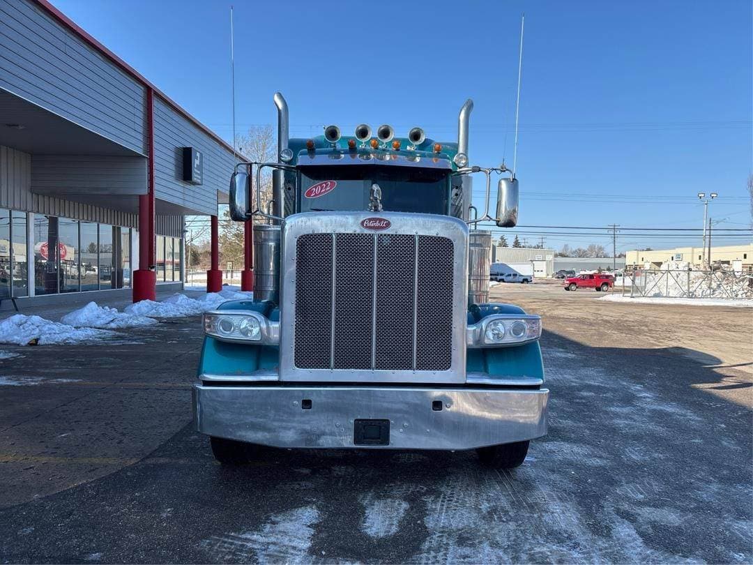 2022 Peterbilt 389 image 2