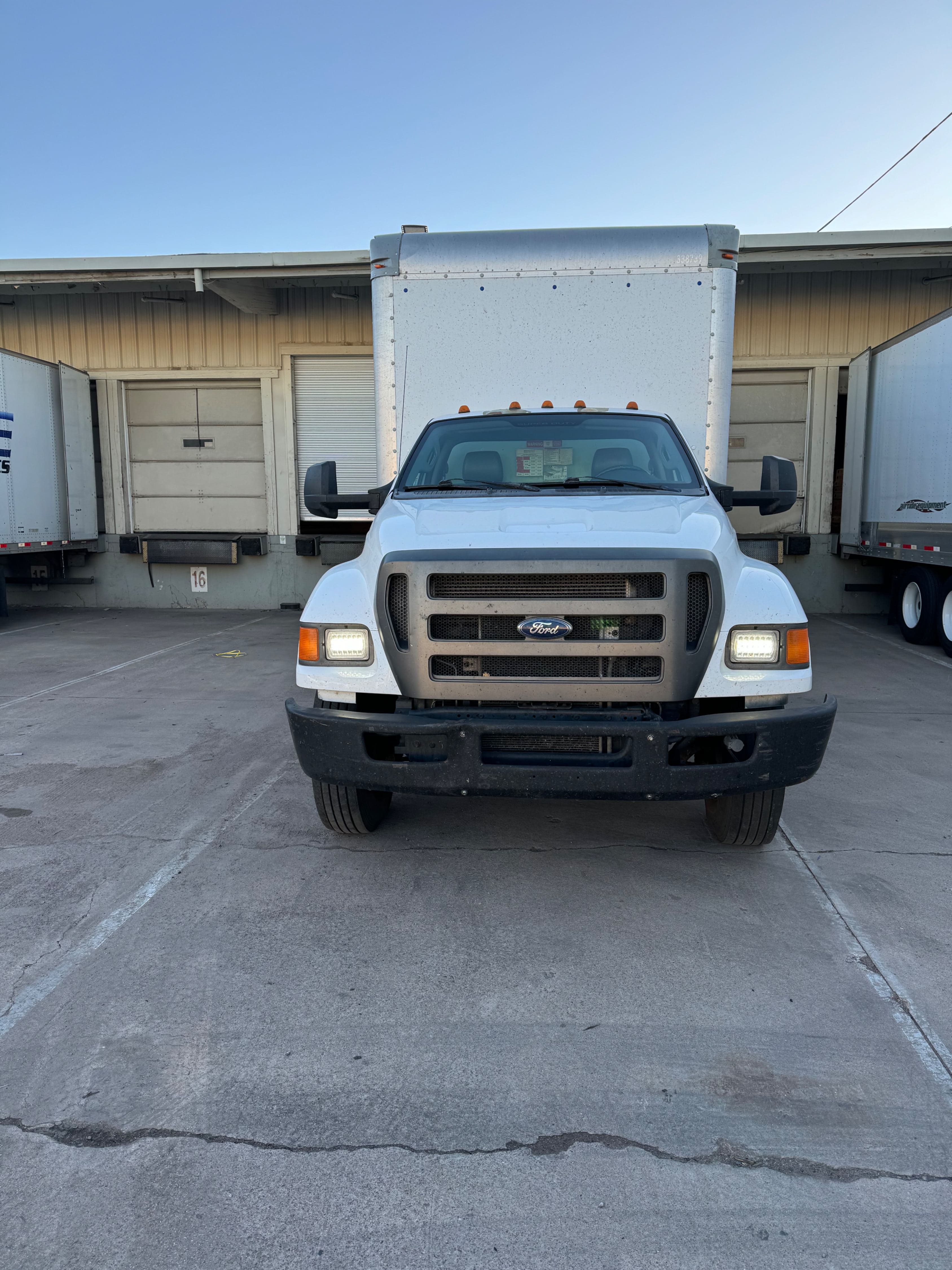 2013 Ford F-750 image 3