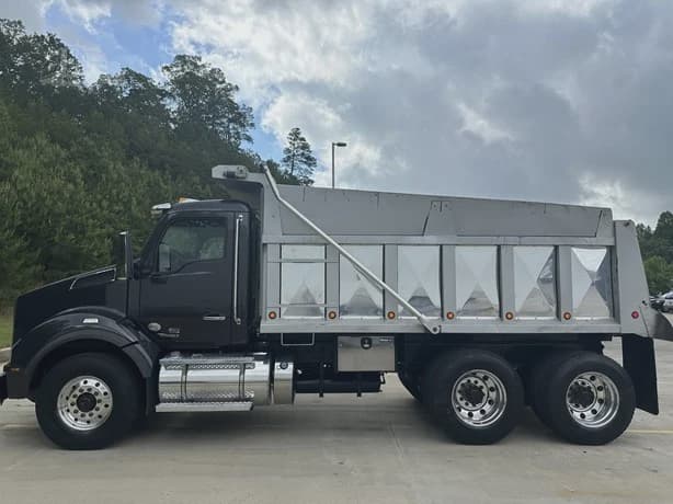 2021 Kenworth T880 image 10