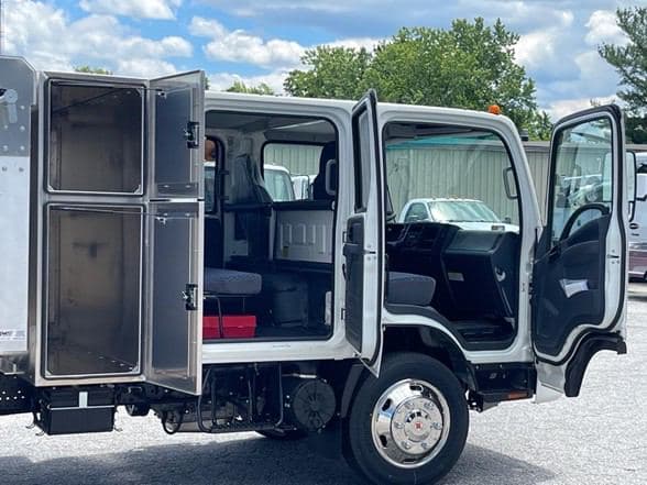 2024 Isuzu NRR image 24