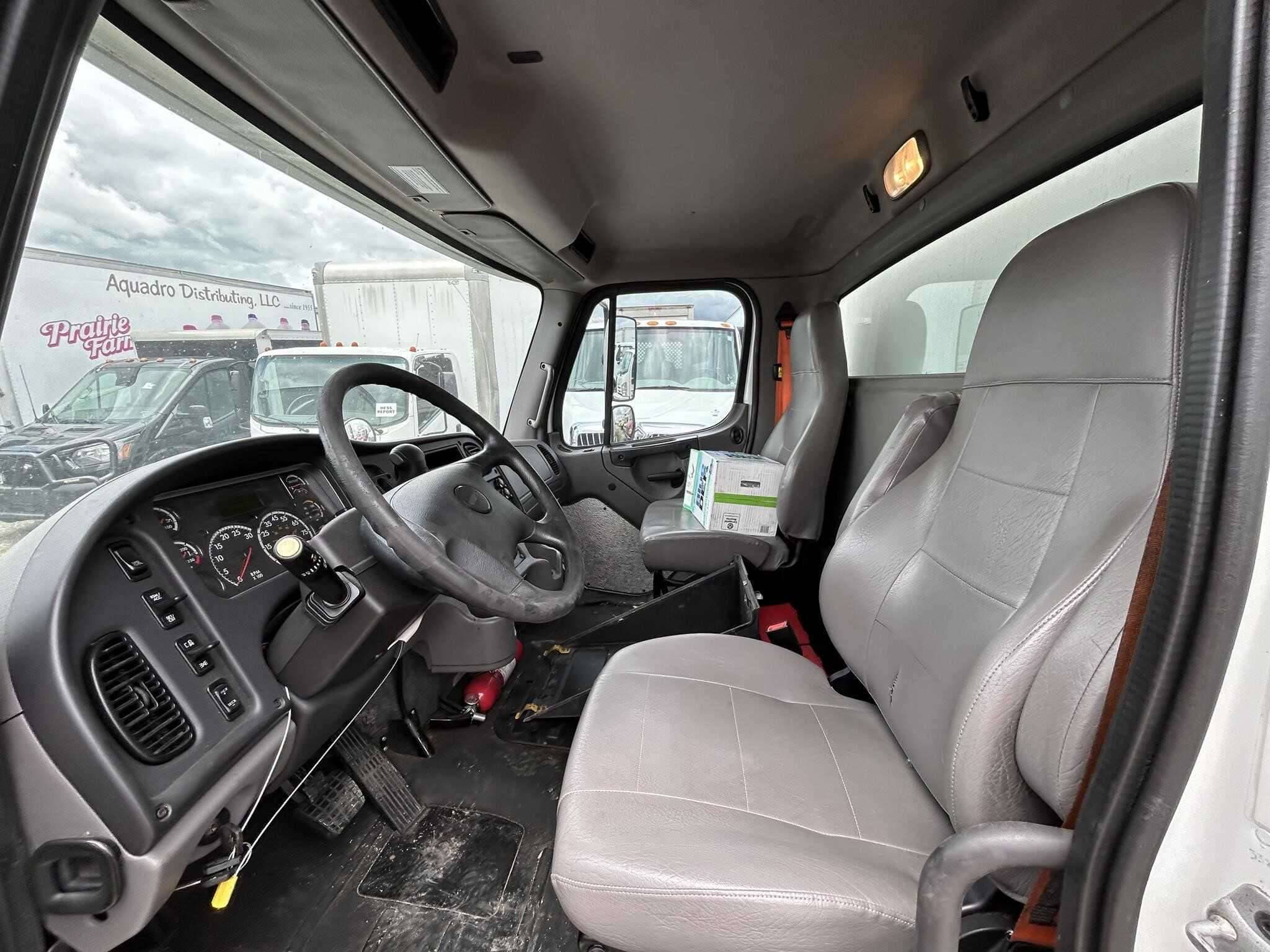 2019 Freightliner M2 image 11
