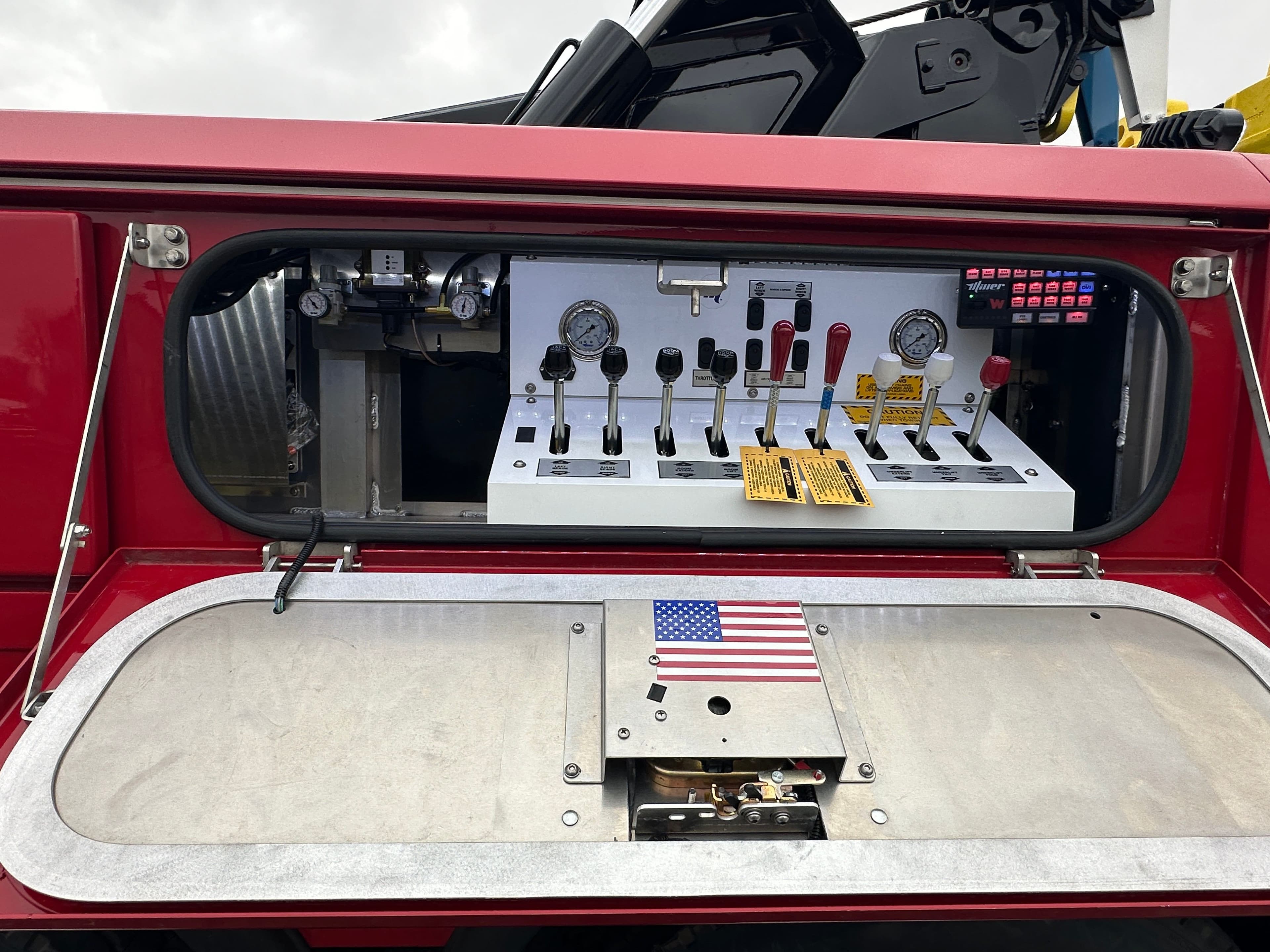 2025 Peterbilt 589  WITH A CENTURY 5130  (SK#: 6165C) image 11