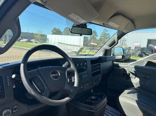 2021 GMC Commercial Vans image 6