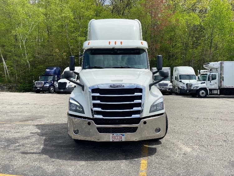 Used 2020 FREIGHTLINER Conventional - Day Cab, Tractor - CASCADIA 126 For Sale image 3