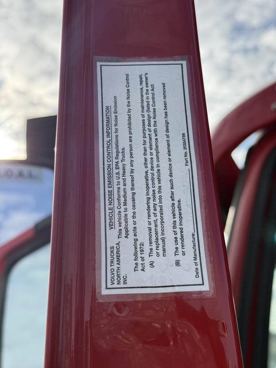 2022 Volvo VNR64T300 Day Cab Truck - D13 405HP, 12 Speed I Shift Amt image 6