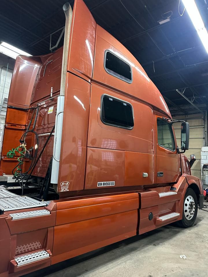 2017 Volvo VNL image 5
