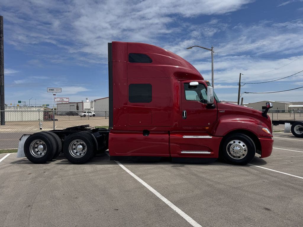 Used 2021 INTERNATIONAL LT625 image 10