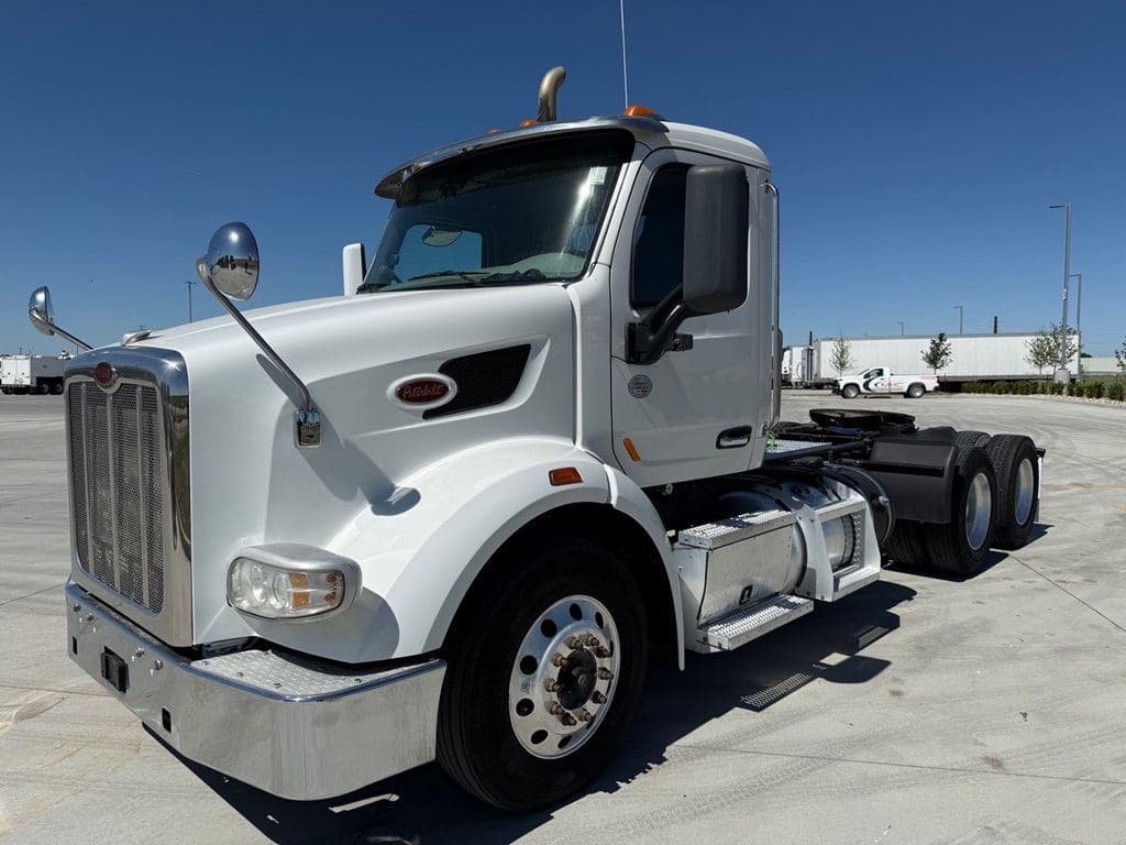 Used 2020 PETERBILT 567 image 7
