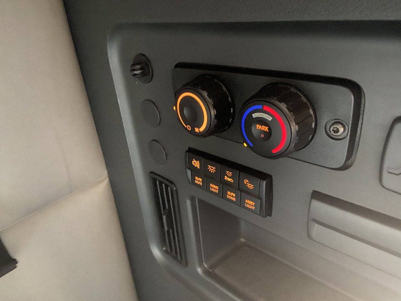 2020 FREIGHTLINER Cascadia CA126 Tandem Axle Sleeper image 20