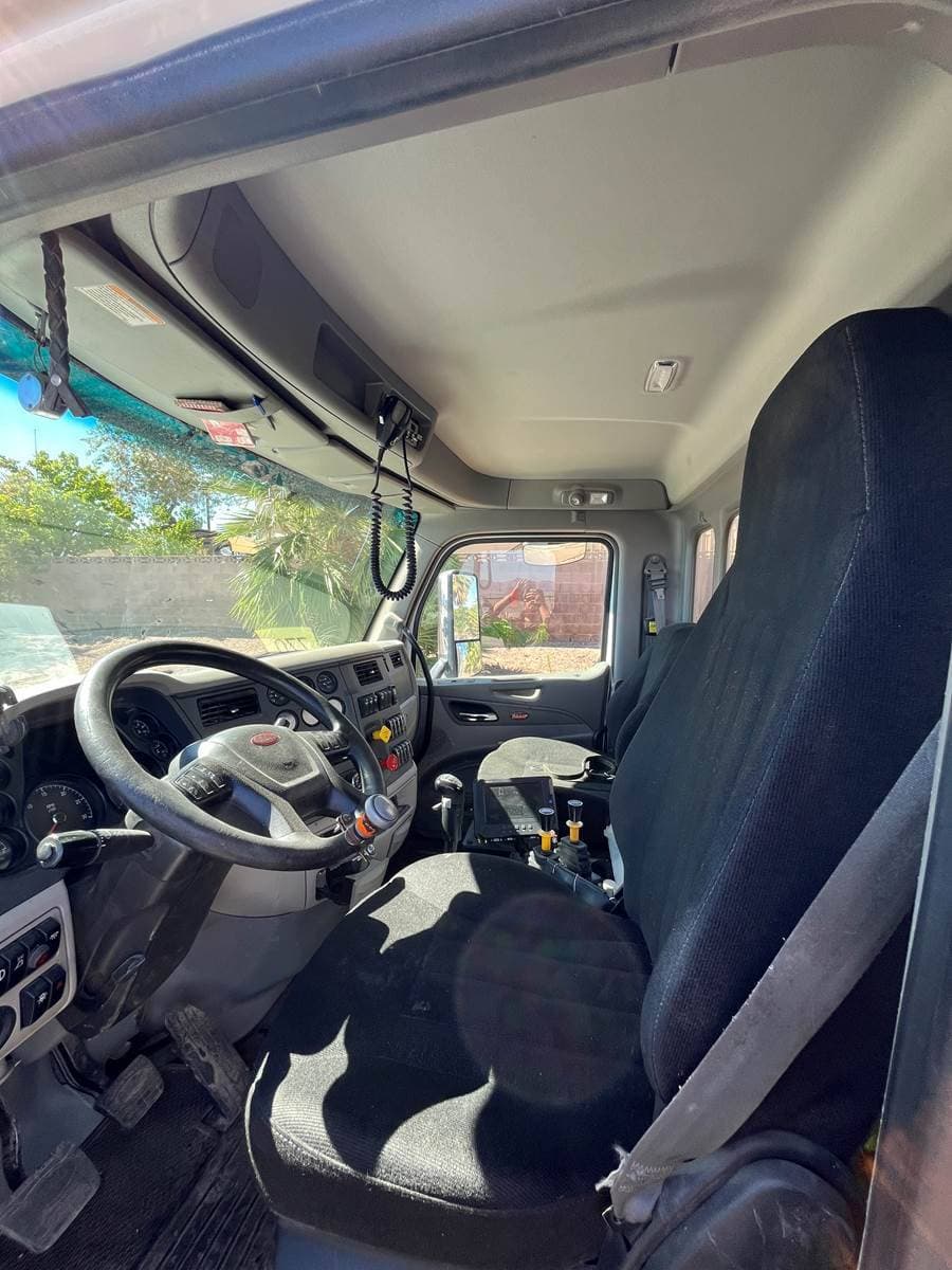 2020 Peterbilt 567 image 4