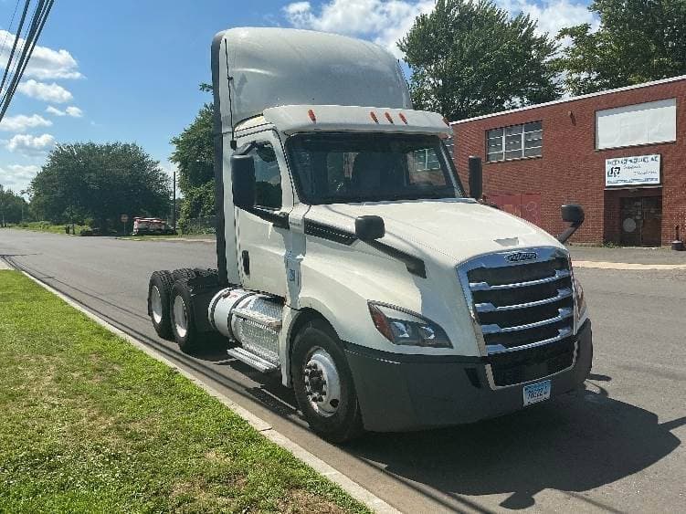 2019 Freightliner Cascadia image 1