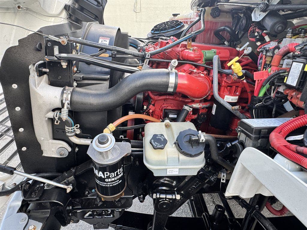 2014 Freightliner M2 106 image 42