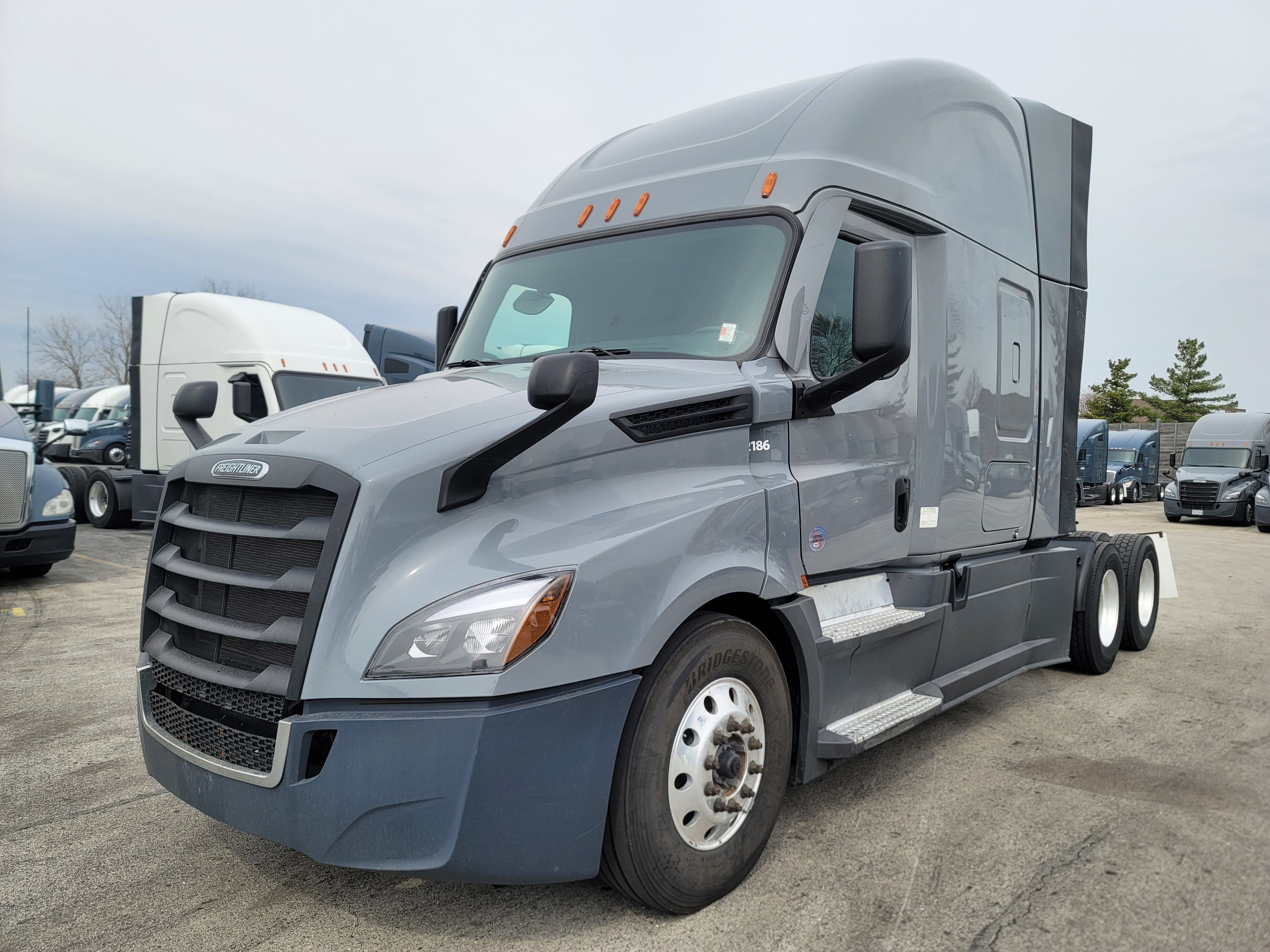 2022 Freightliner Cascadia 126 image 1