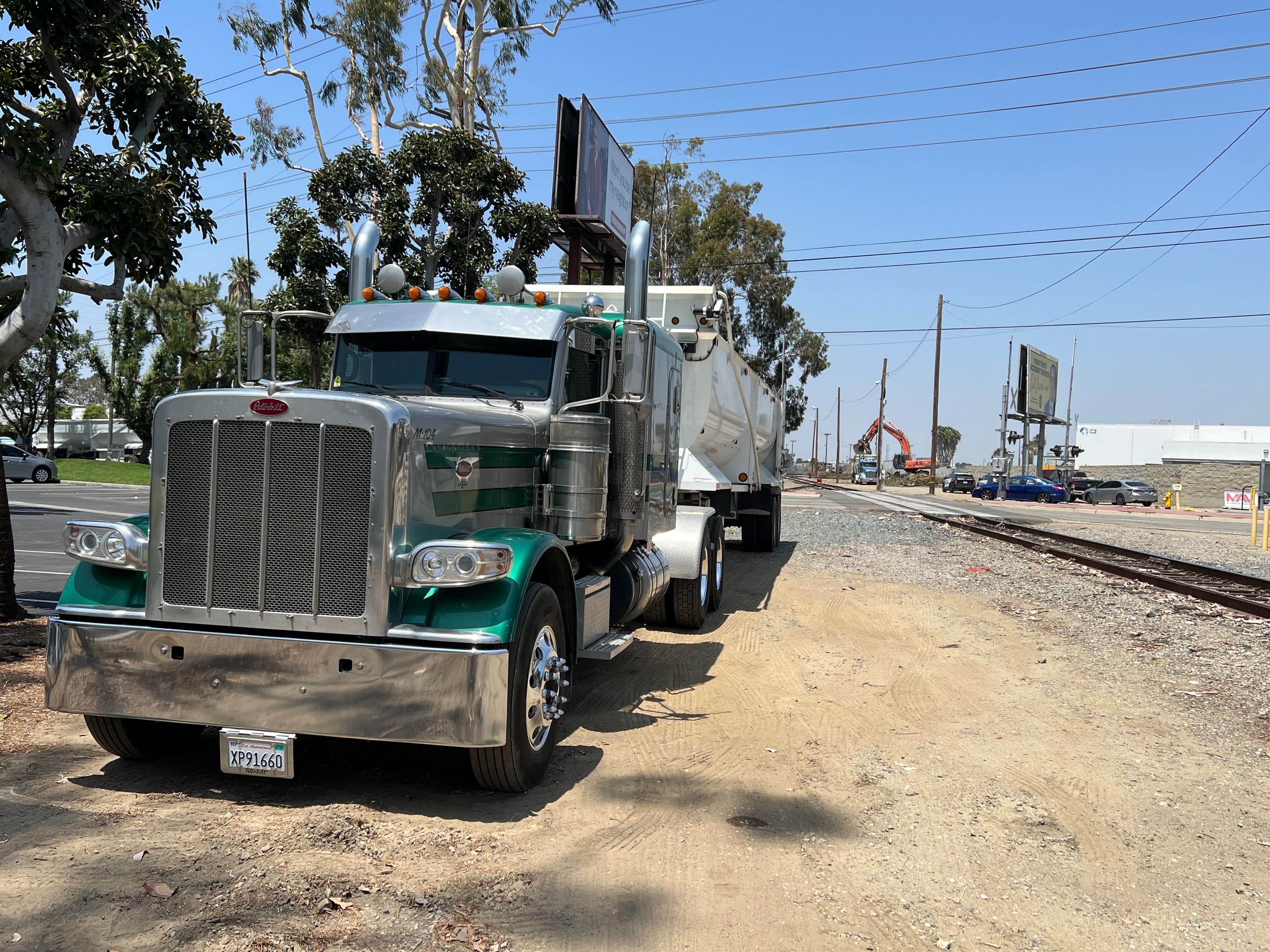 2016 Peterbilt 389 image 11