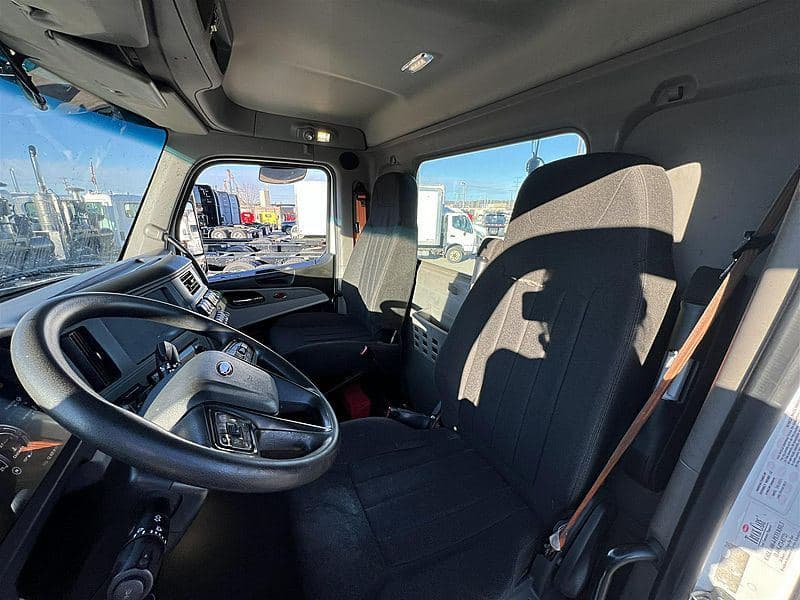 2022 Peterbilt 579 image 8