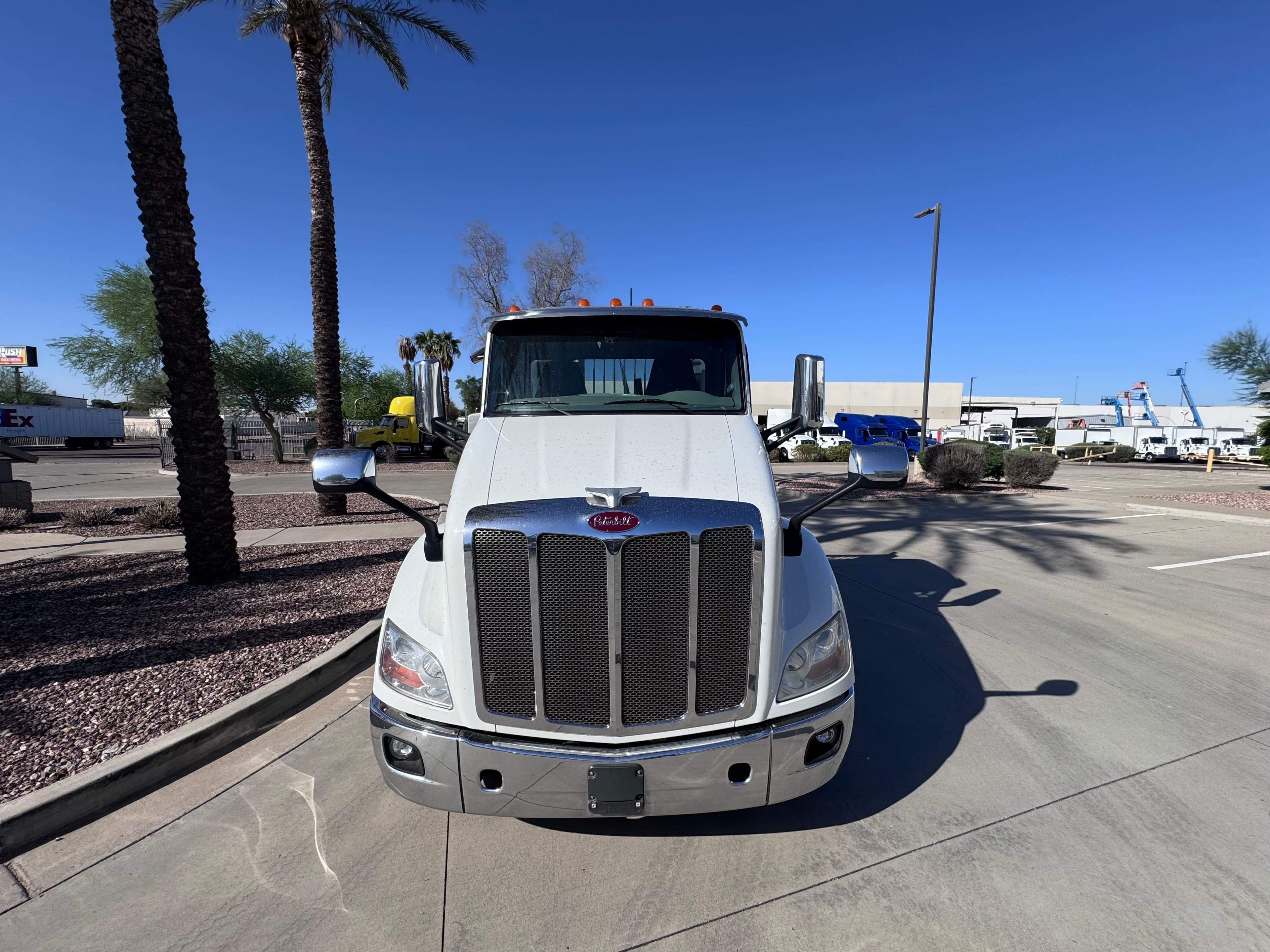 2020 Peterbilt 579 image 2