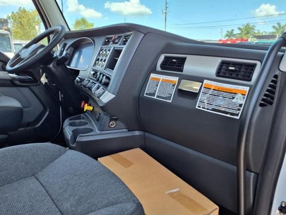2025 Kenworth T880 image 21
