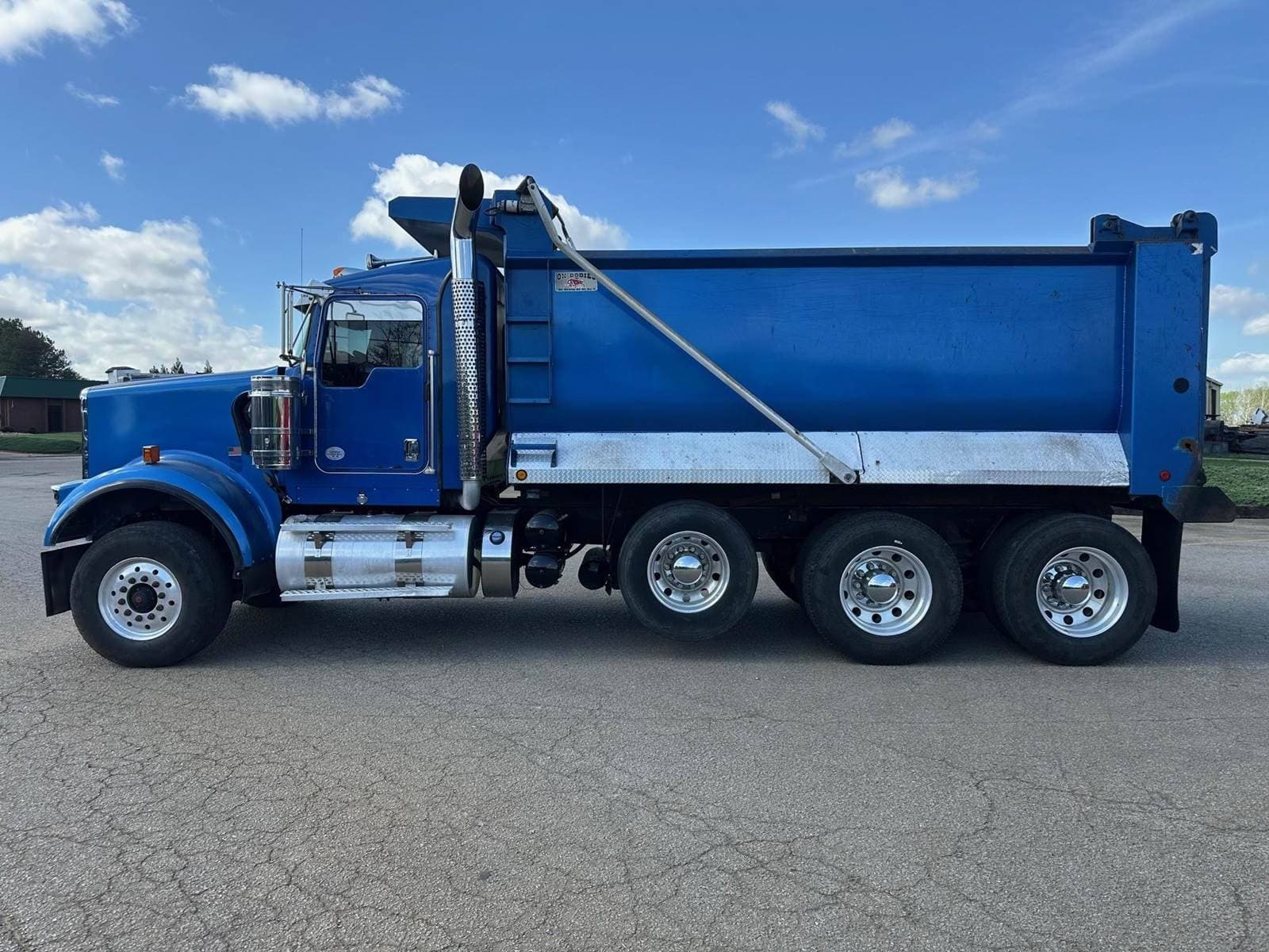 2021 Kenworth W9 Series image 2