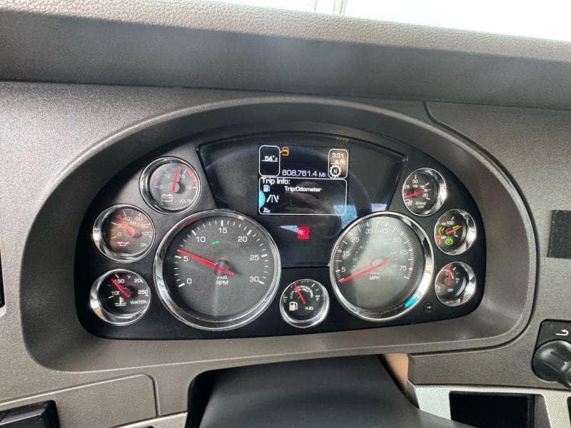 2015 Kenworth T880 image 26