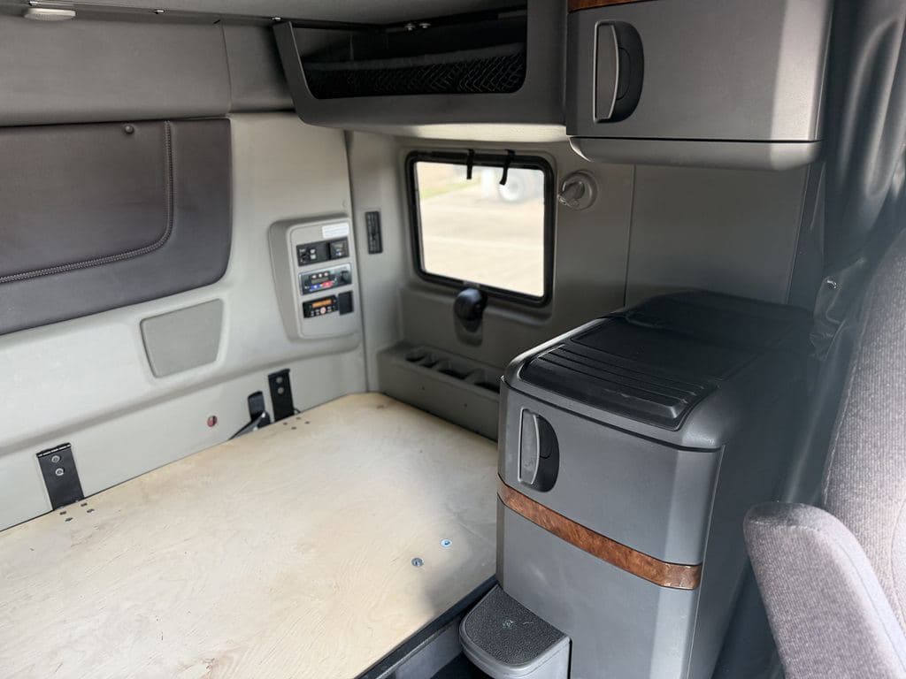 Used 2021 INTERNATIONAL LT625 image 27