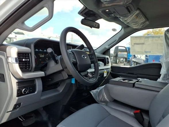 2025 Ford F550 image 21
