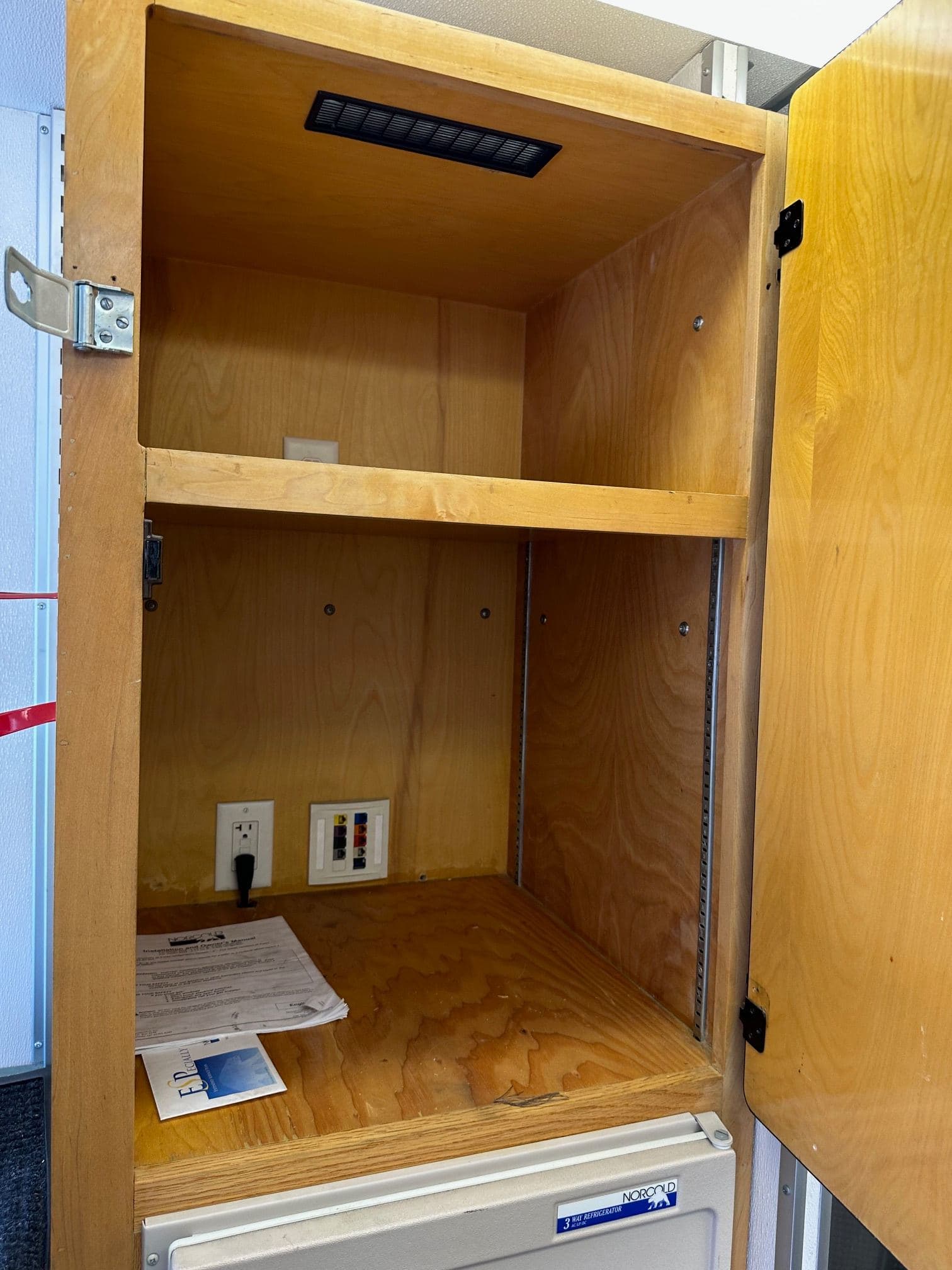 2002 WORKHORSE Step Van with Handicap Lift image 32