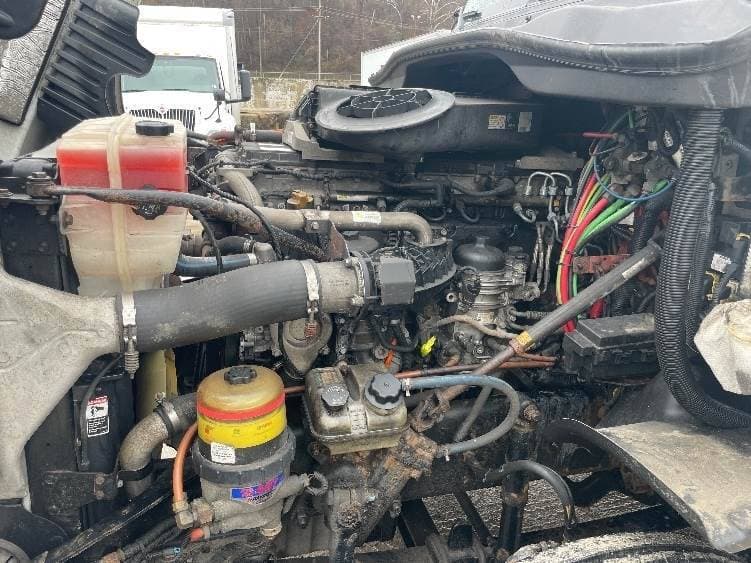 2018 Freightliner Cascadia image 2