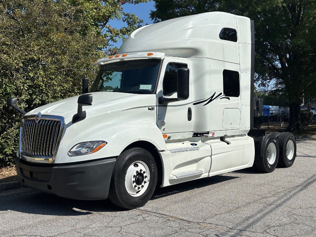 2019 International LT625 image 8
