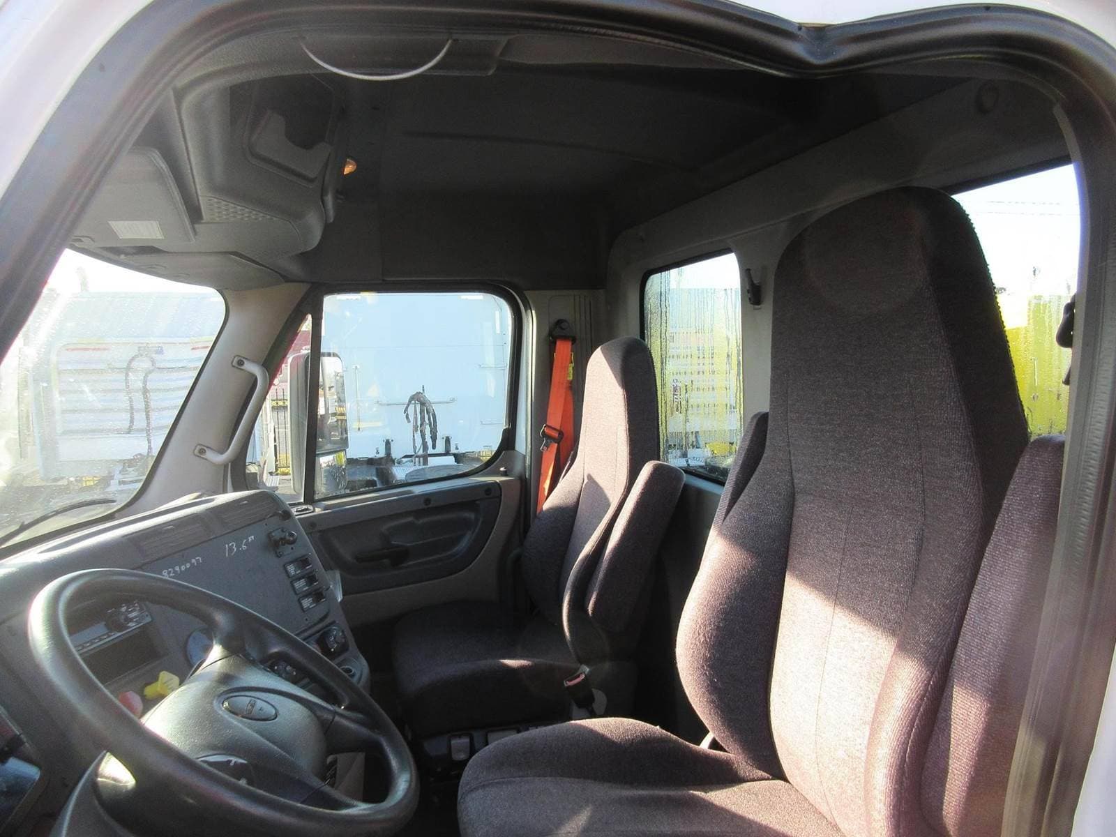 2018 Freightliner Cascadia 113 image 23