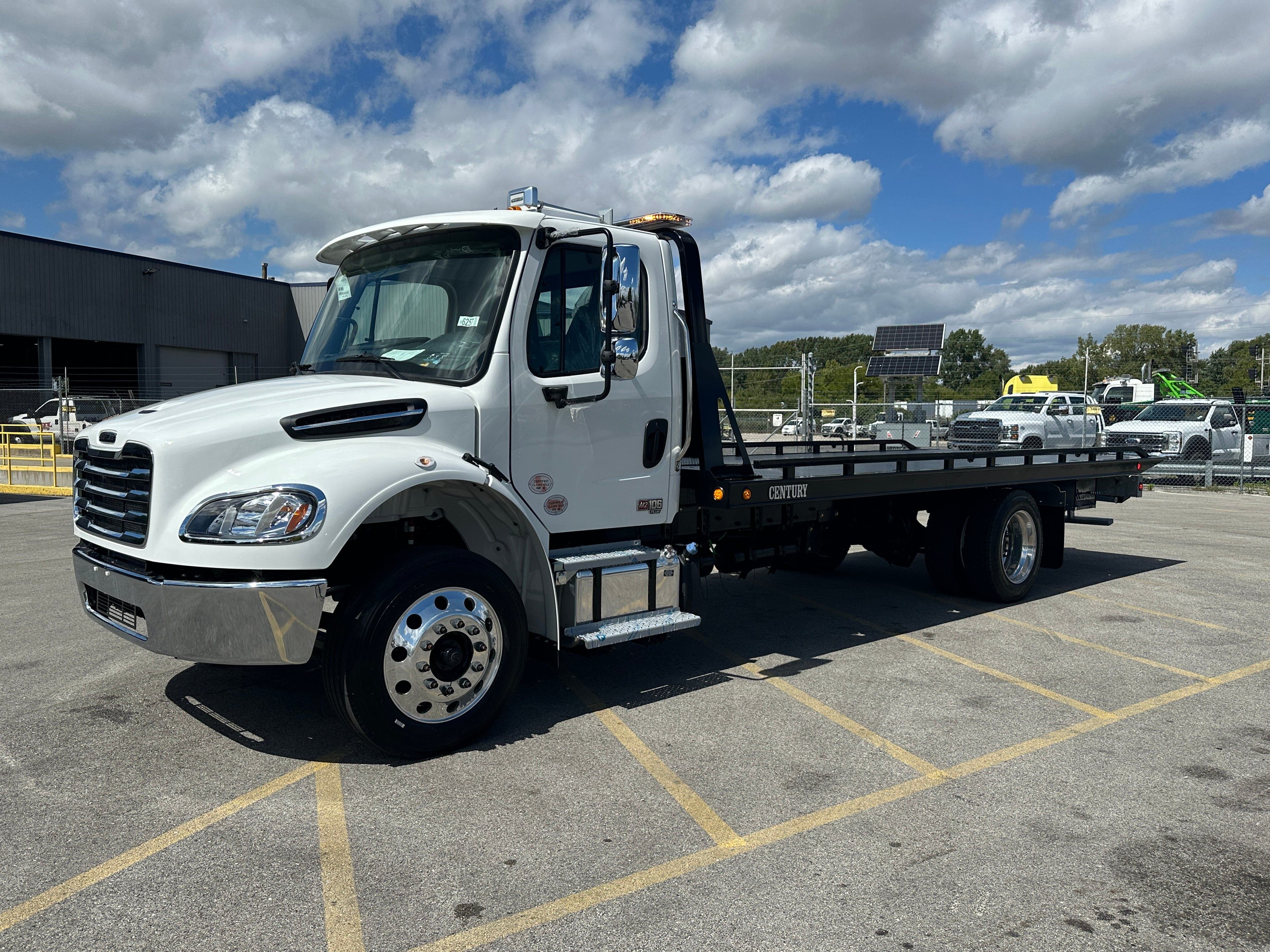 2025 Freightliner M2 106 Medium Duty WITH A CENTURY 21.5' STEEL CARRIER  (SK#: 6257C)  image 2