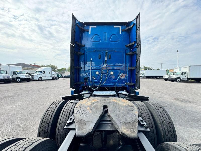 2021 Freightliner Cascadia image 10