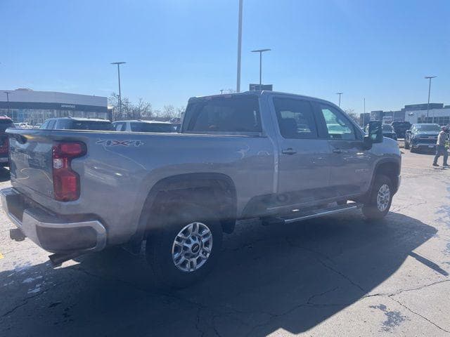 2025 Chevrolet Silverado 2500HD LT image 2
