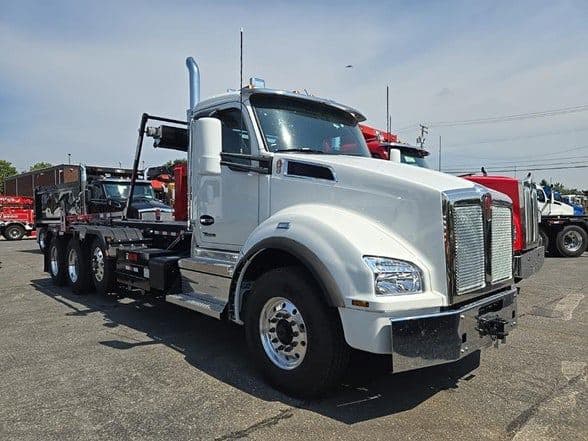 2025 Kenworth T880 image 1