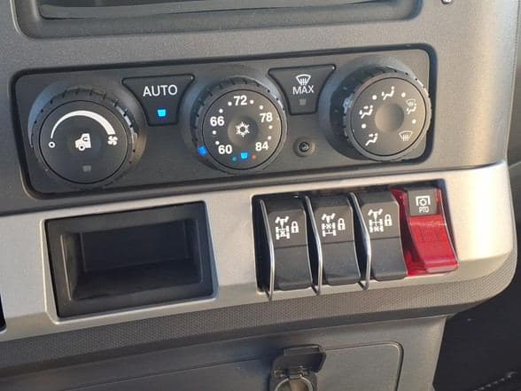 2026 Kenworth T880 image 19