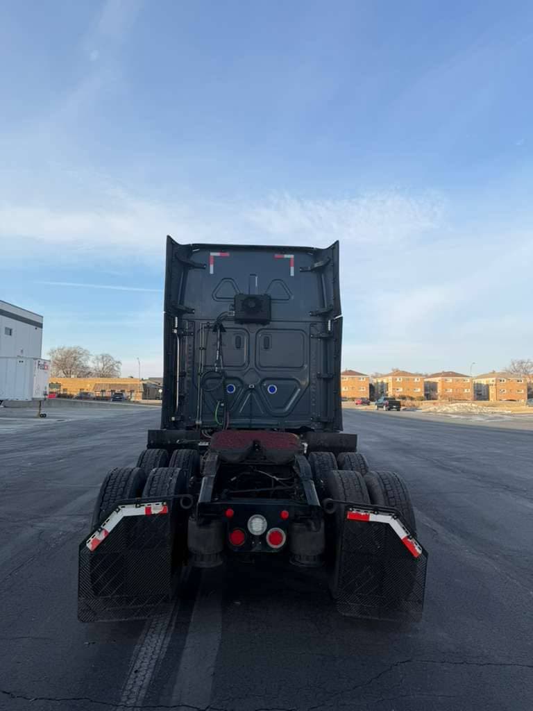 2024 Freightliner Cascadia image 6