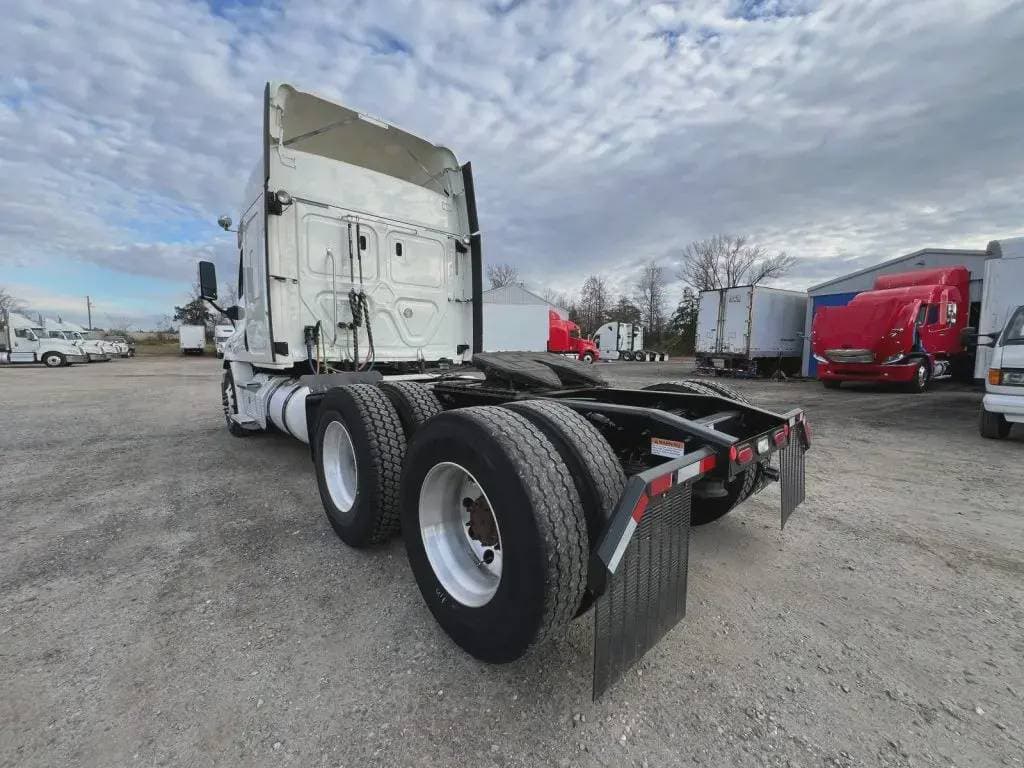 2019 Freightliner Cascadia 113 image 8