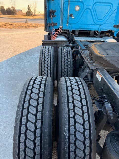 2024 Freightliner Cascadia image 8