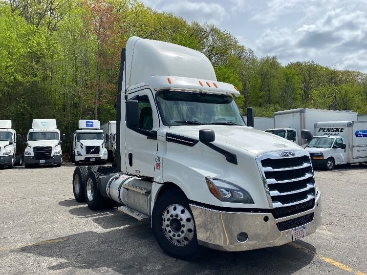 Used 2020 FREIGHTLINER Conventional - Day Cab, Tractor - CASCADIA 126 For Sale image 2