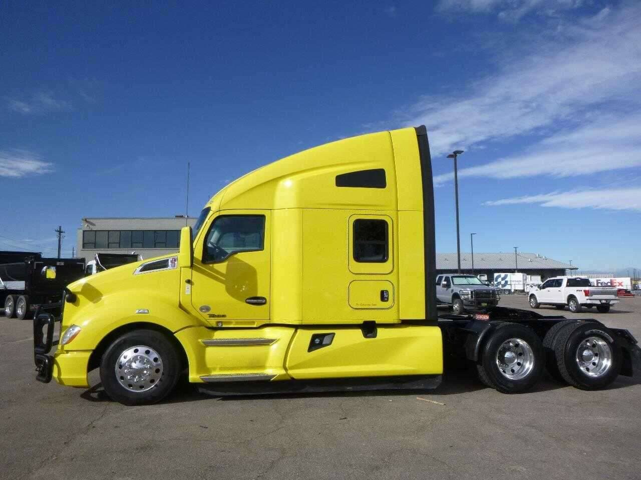 Used 2021 KENWORTH T680 Conventional - Sleeper Truck image 2