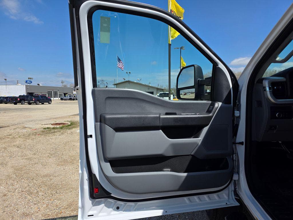 2026 Ford F-450SD XL DRW image 18