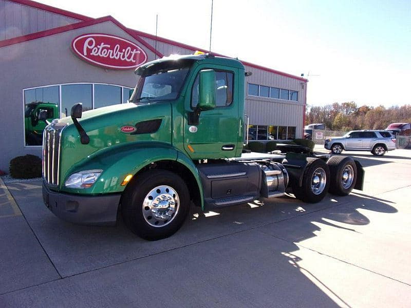 2020 Peterbilt 579 image 1