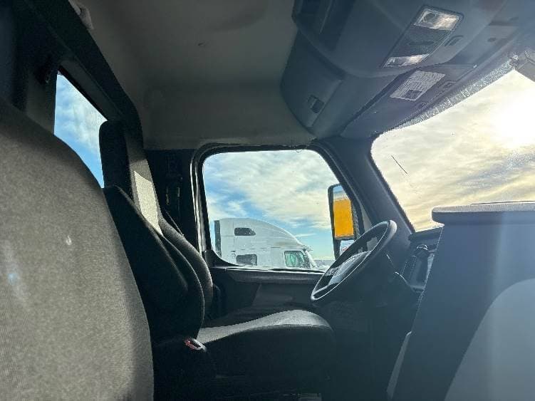 2018 Freightliner Cascadia image 5