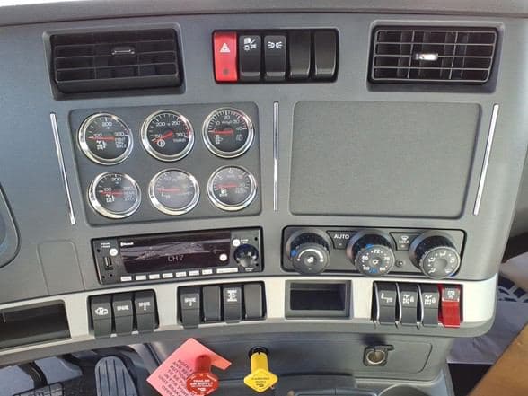 2026 Kenworth T880 image 16