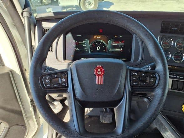 2025 Kenworth T880 image 31