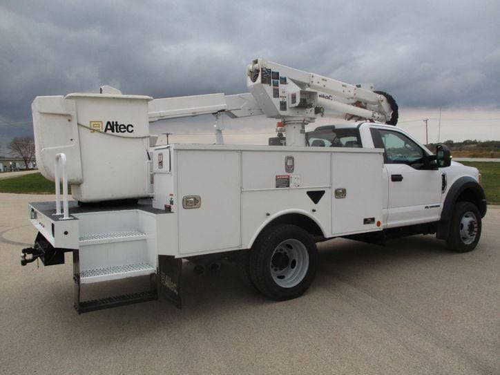 2017 Ford F-550 BUCKET TRUCK 92K MILES image 5