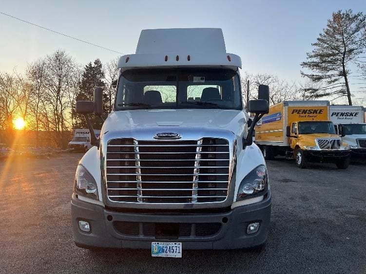 2018 Freightliner Cascadia image 1